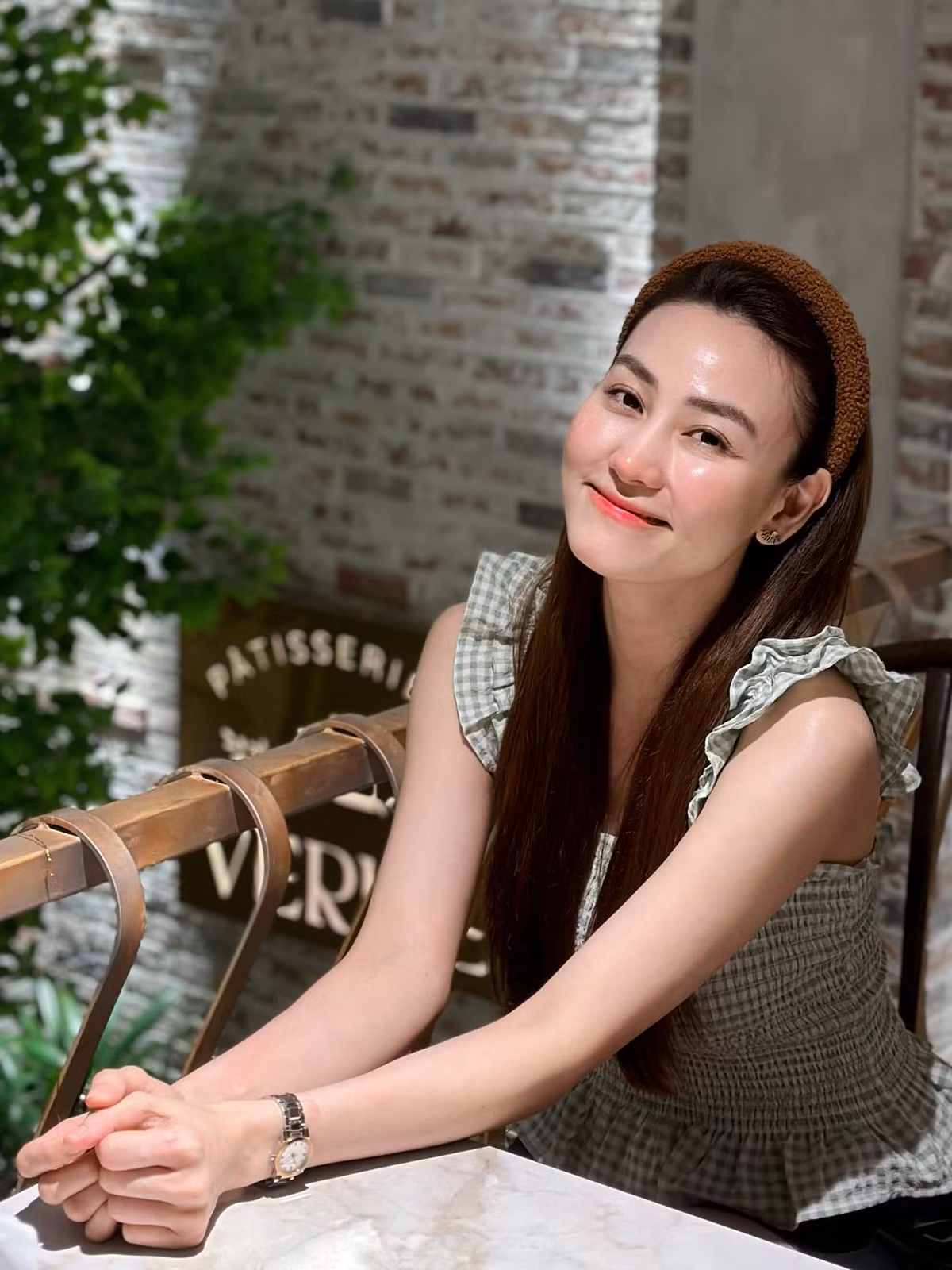 Dù ở tuổi U40 nhưng Ngân Khánh vẫn sở hữu nước da căng bóng, trắng nuột nà.