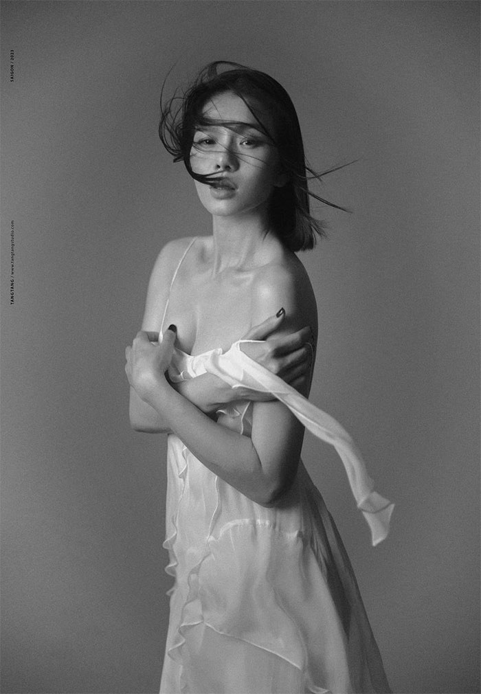 Không trang điểm nhưng ca sĩ Lệ Quyên vẫn vô cùng quyến rũ, nhan sắc rất bắt mắt.