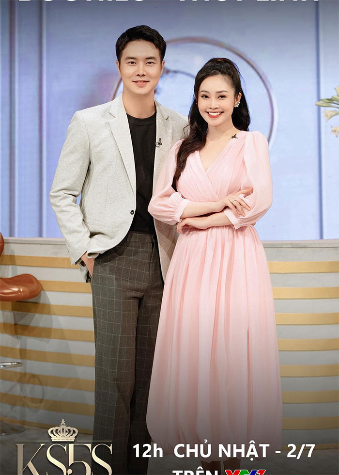 Đức Hiếu gặp Thùy Linh trong một dự án phim hài Tết mà cả hai cùng tham gia và ngay lập tức anh bị nữ MC thu hút bởi vẻ ngoài xinh đẹp nên đã chủ động làm quen.