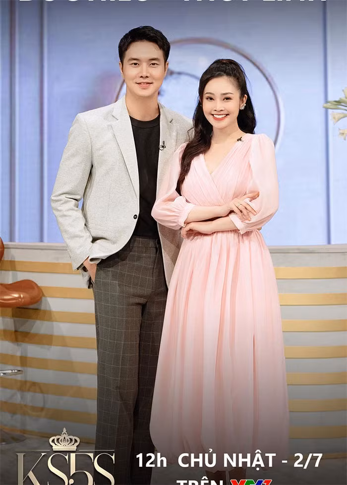 Đức Hiếu gặp Thùy Linh trong một dự án phim hài Tết mà cả hai cùng tham gia và ngay lập tức anh bị nữ MC thu hút bởi vẻ ngoài xinh đẹp nên đã chủ động làm quen.