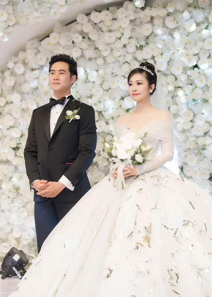 Sau 5 năm yêu nhau, cuối năm 2020 Đức Hiếu và Thùy Linh tổ chức đám cưới. Mặc dù kém vợ 5 tuổi nhưng trong mắt Thùy Linh, Đức Hiếu là người chồng chững chạc, chín chắn và rất yêu chiều vợ.