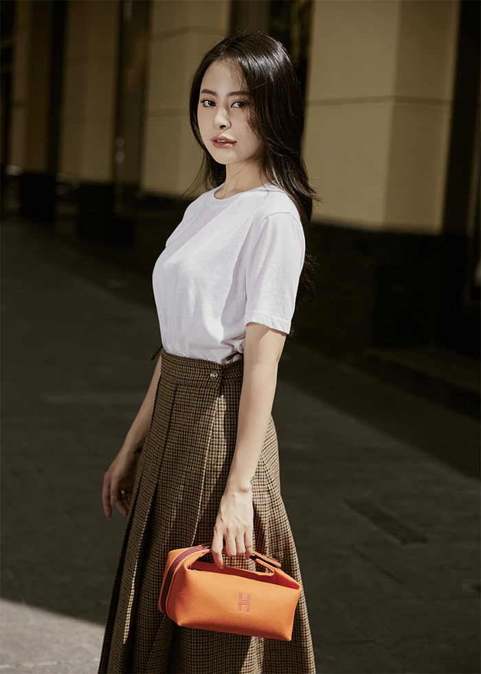 Lê Trang Ngân được coi là Á hậu có chiều cao khiêm tốn nhất Việt Nam, cô chỉ cao có 1m45.