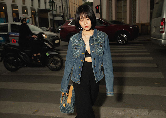 Trang Ngân biến hóa với nhiều phong cách thời trang, khi giản dị, lúc sang chảnh.