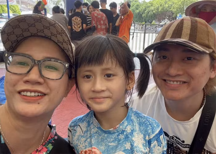 Sau một thời gian tìm hiểu, cả hai thành đôi và tháng 11/2015, Trang Trần hạ sinh con gái của hai người, bé Kiến Lửa.