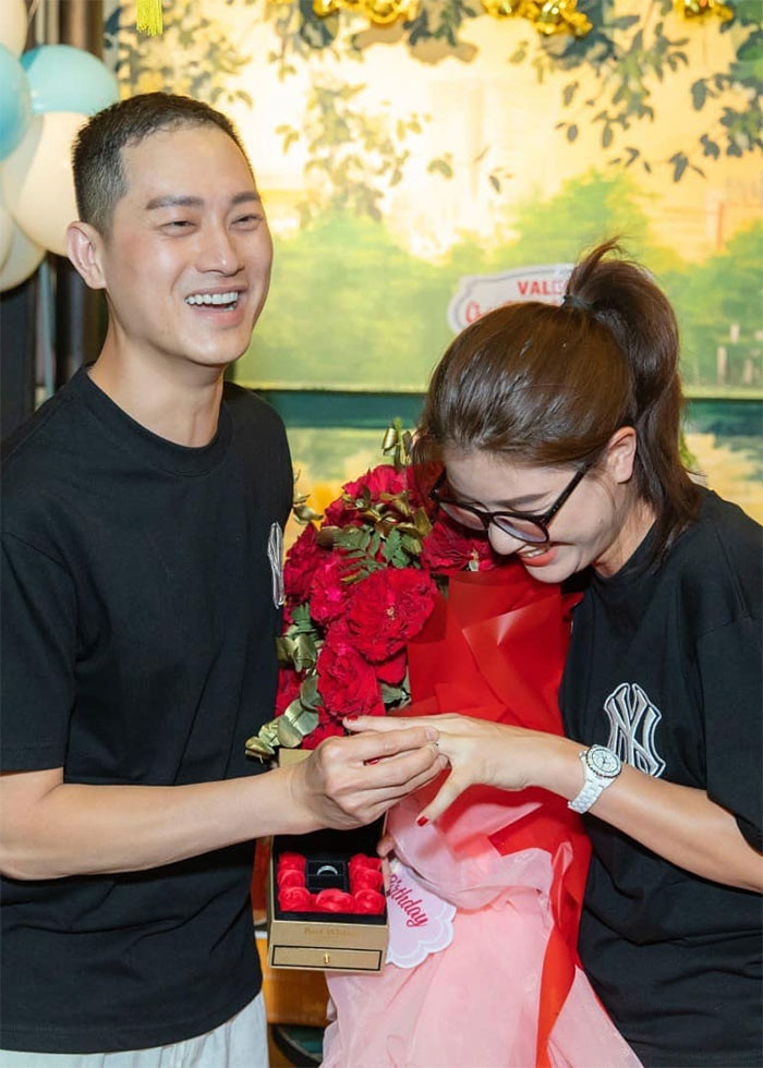 Nhiều lần Louis muốn đón vợ con sang Mỹ sinh sống nhưng Trang Trần muốn ở lại Việt Nam để kiếm tiền.