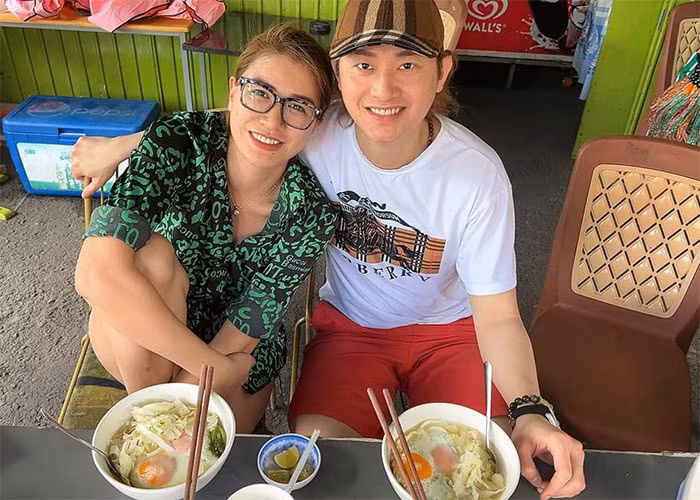 Khoanh khac mat ngot cua Trang Tran va chong Viet kieu