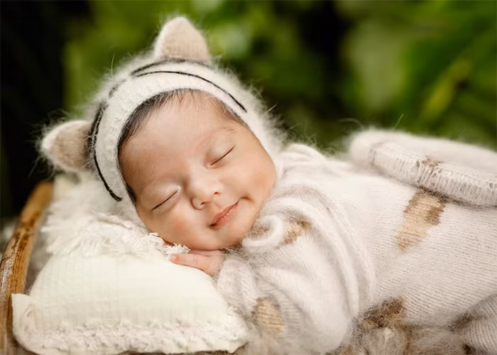 Bé Lisa nặng hơn 2kg và chào đời bằng phương pháp sinh mổ.