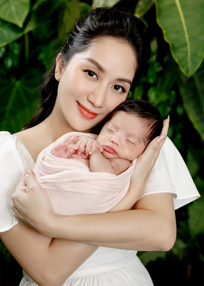 Khánh Thi sinh con gái thứ 3 vào ngày 9/9/2023.