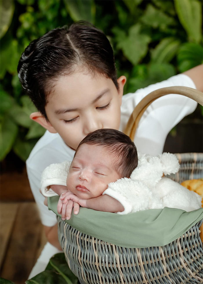 Anh hai Kubi nay đã tám tuổi và hứa hẹn là người nối nghiệp tài năng của Khánh Thi - Phan Hiển.