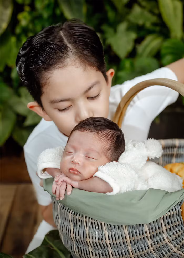 Anh hai Kubi nay đã tám tuổi và hứa hẹn là người nối nghiệp tài năng của Khánh Thi - Phan Hiển.