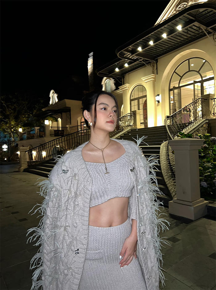 Phạm Quỳnh Anh chăm chỉ hoạt động nghệ thuật sau thời gian nuôi con mọn.