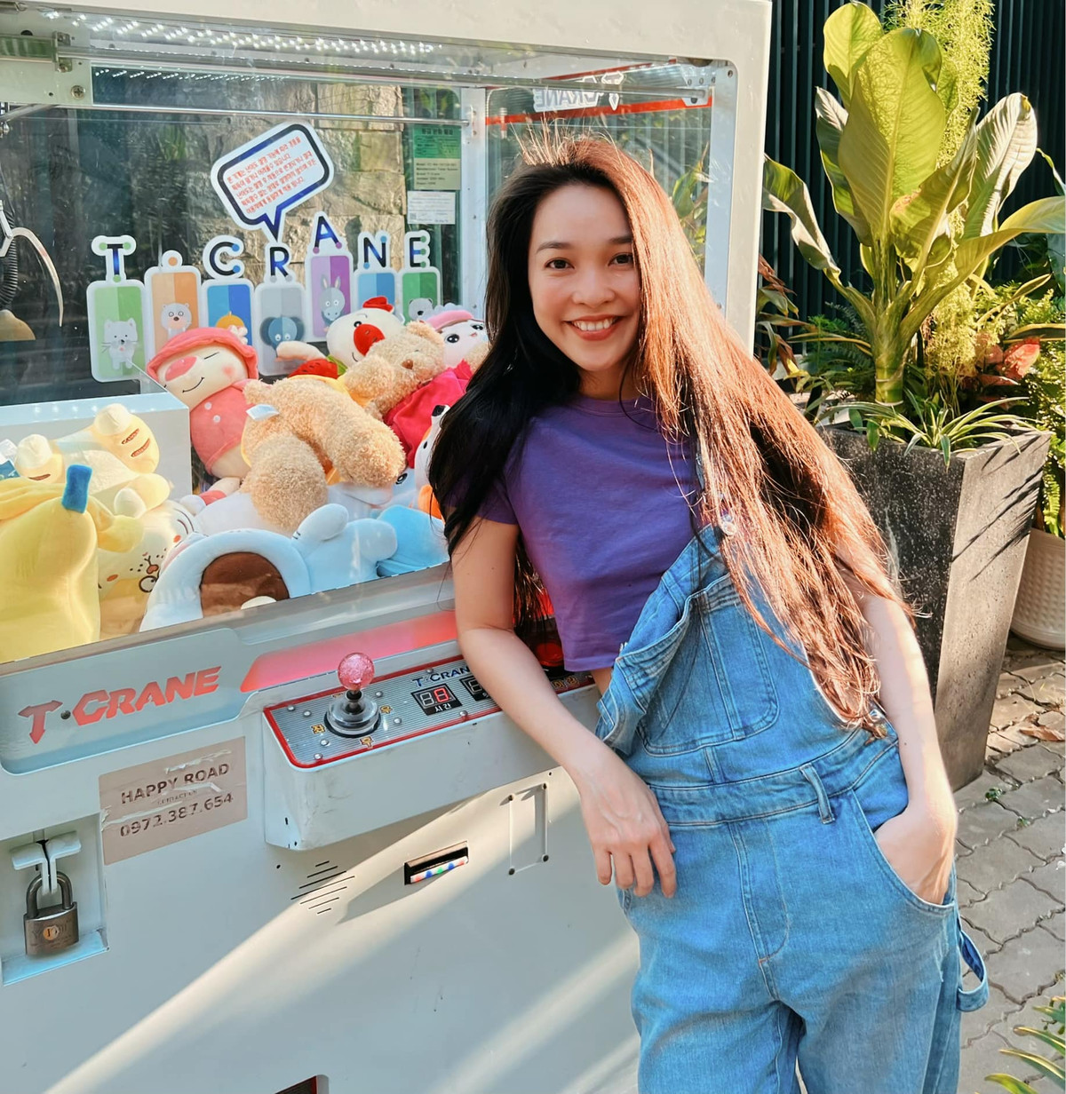 Hiền Thục chăm diện trang phục hở bụng, khoe khéo vòng eo không chút mỡ thừa.