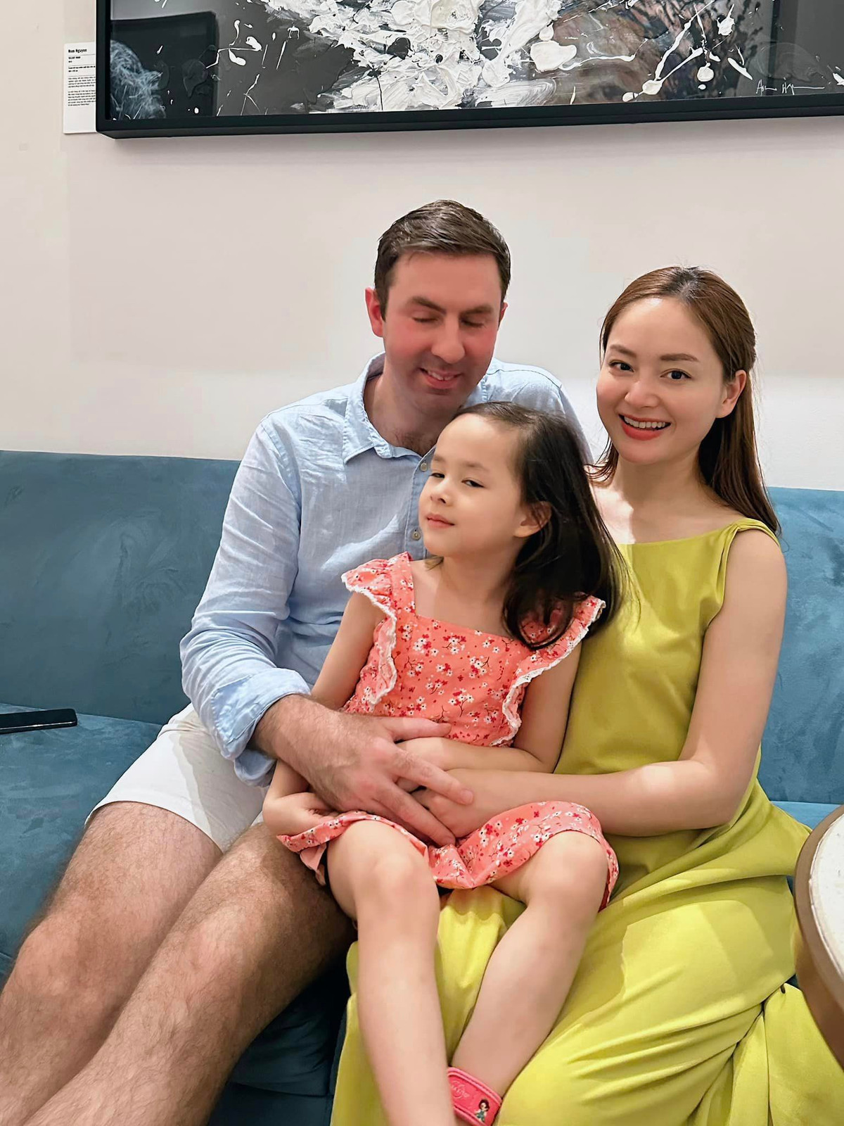 "Rồi đến bố tôi…".