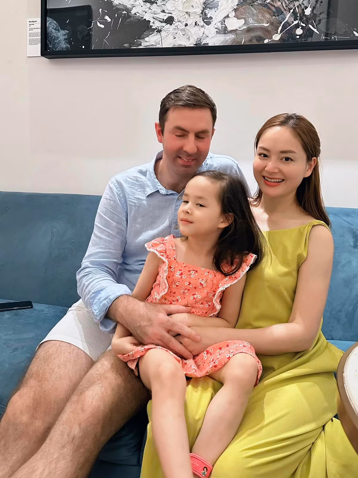 "Rồi đến bố tôi…".