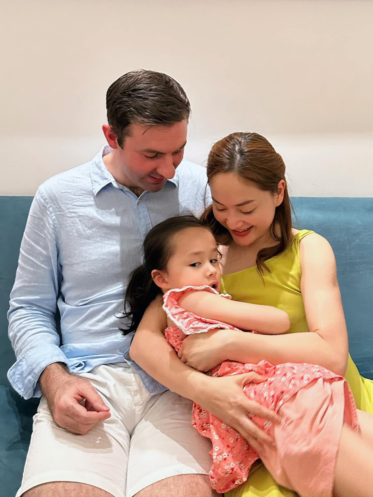 "Rồi mẹ ôm cho tôi hết quay cuồng thì tôi kiểu…".