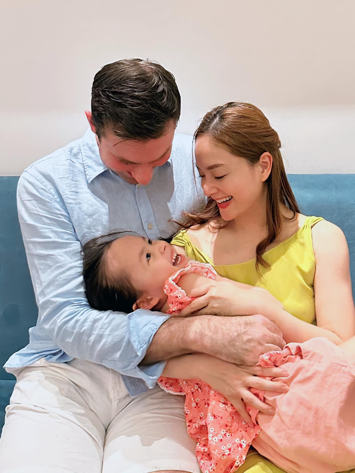 "Nhưng bố mẹ quyết làm tôi cười...".