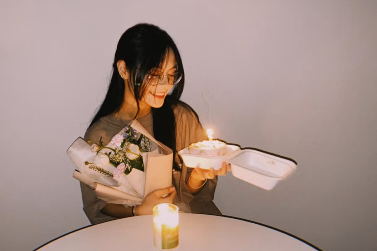 Khoe bức ảnh sinh nhật của ái nữ đầu lòng, MC Phan Anh gây sốt với dòng chia sẻ: "Cô bé ngày nào giờ đây đã là cô gái "Anh ơi, mình đi đâu thế?" rồi và hôm nay dỗi bố không up hình mới của con nên người ta cứ đăng hình hồi con xấu".