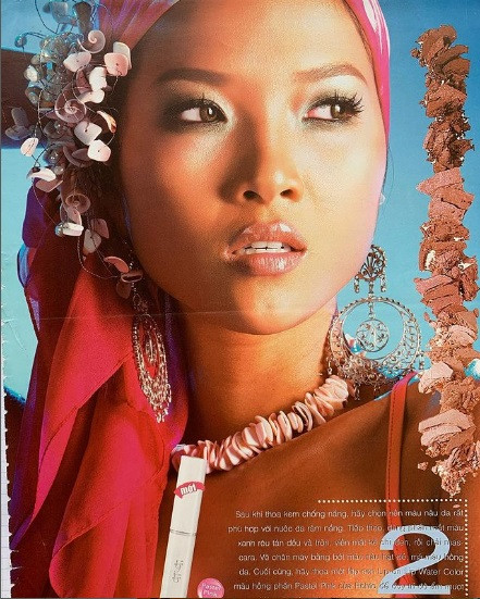 Được mệnh danh là "viên ngọc trai đen" nhờ sở hữu làn da nâu quyến rũ, chân dài 7X từng là gương mặt nổi bật trên các trang bìa tạp chí tại Việt Nam. Ngoài nghề người mẫu, Bằng Lăng còn lấn sân diễn xuất khi góp mặt trong các bộ phim như: Gái nhảy, Dốc tình, Nữ tướng cướp...