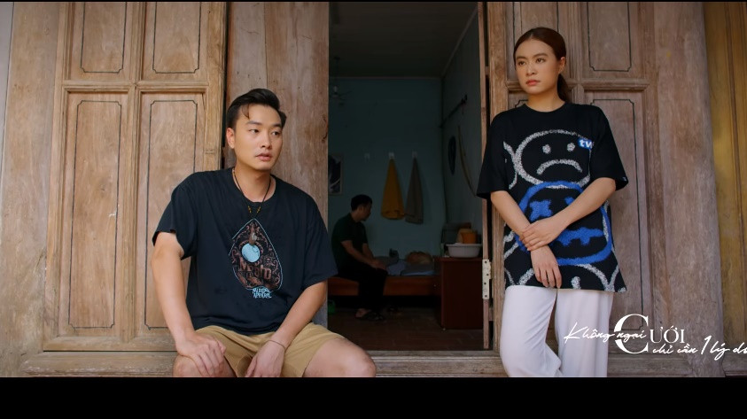 Áp lực từ phía ông và bố mình quanh chuyện cưới xin khiến anh em Đông đành phải tìm cách để vừa lòng gia đình. Yến và Phong (Nhan Phúc Vinh) - chàng nhân viên trẻ có nhiều ân, oán với cô - trở thành người yêu hợp đồng. Còn Đông, sau nhiều mối tình đã gặp gỡ và rung động trước Huyền (Quỳnh Lương) - bà mẹ đơn thân mà cả hai từng không có thiện cảm với nhau.