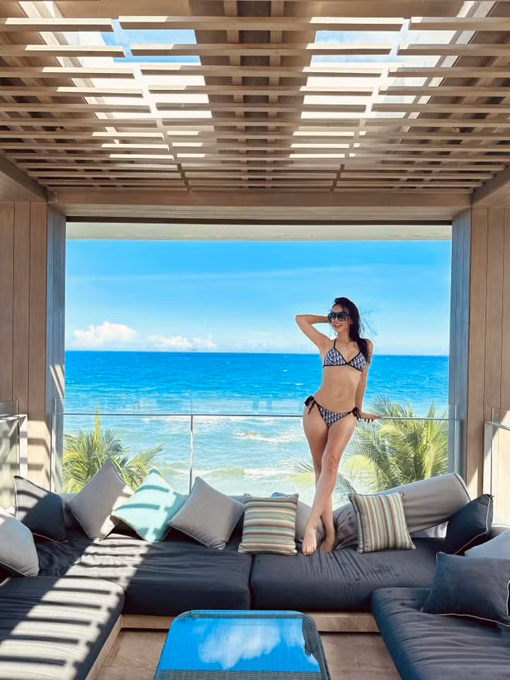 Dù đã trải qua 4 lần sinh nở nhưng nàng hậu vẫn sở hữu body săn chắc, thân hình đồng hồ cát quyến rũ.