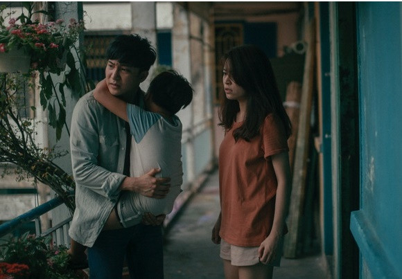 Dù vậy sự trở lại với điện ảnh lần này của Hoàng Thùy Linh tiếp tục bị cho là gây thất vọng với lối diễn không mấy ấn tượng, thậm chí bị cho là "một màu". Ảnh: CJ.