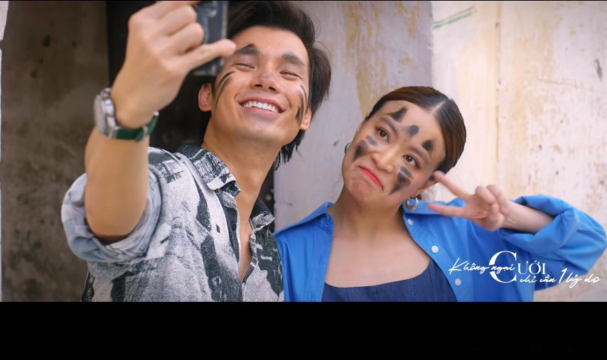 Trong phim mới, Hoàng Thùy Linh vào vai nữ chính tên Hoàng Yến - một cô gái thông minh, thành đạt, đã ngoài 30 tuôi nên bị gia đình thúc giục chuyện cưới xin. Cuộc gặp gỡ với Phong (Nhan Phúc Vinh) sau đó đã khiến cuộc đời cô thay đổi.