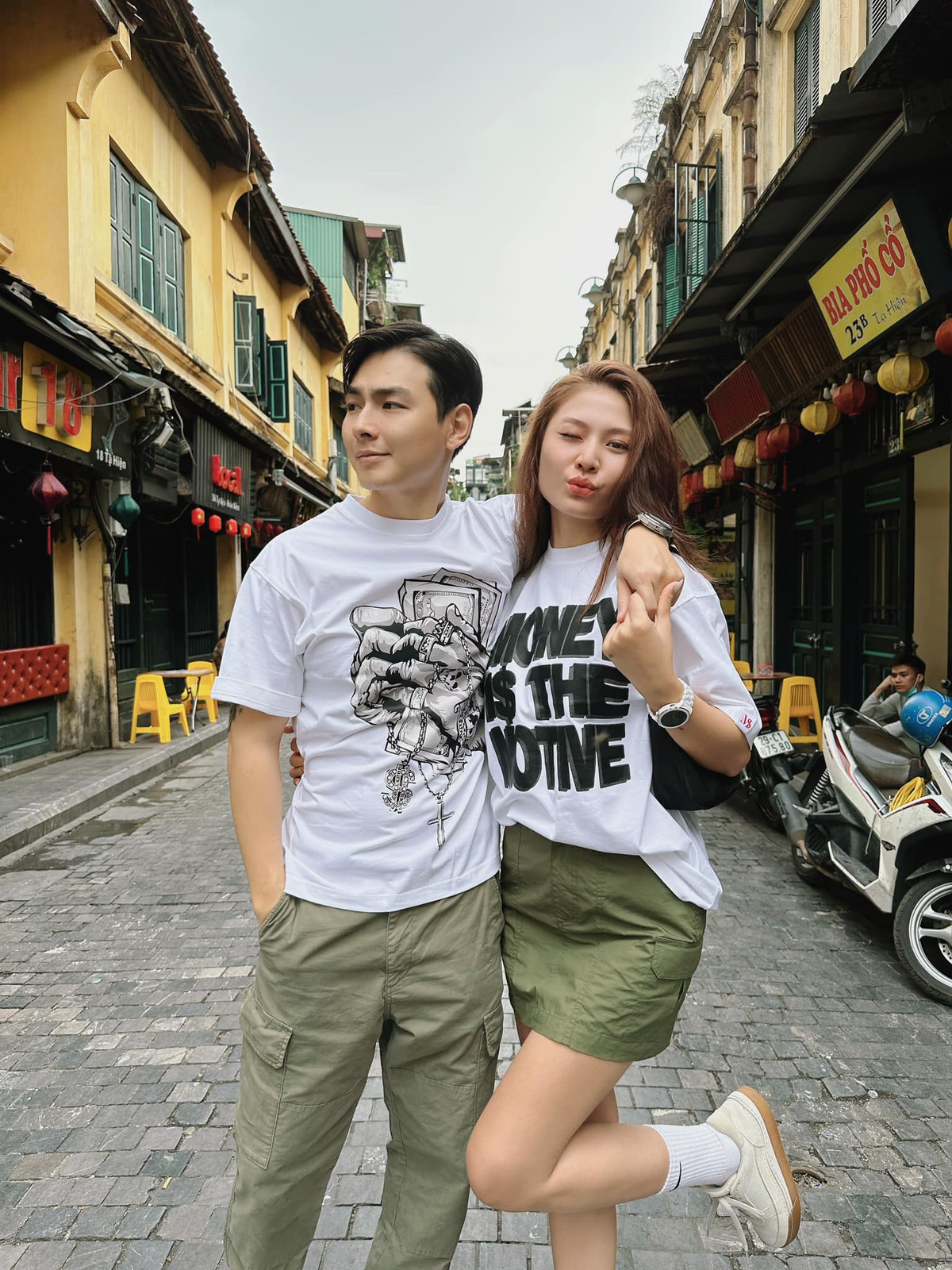 Dù hạn chế tham gia nghệ thuật nhưng hình ảnh gia đình "ai nấy đều đẹp" của Chúng Huyền Thanh luôn nhận được sự quan tâm của người hâm mộ.