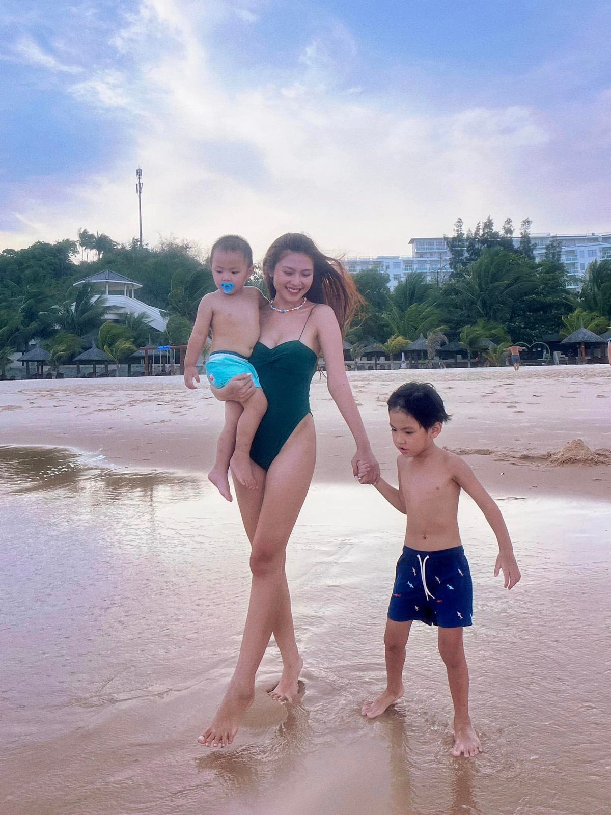 Giờ đây mẹ của hai cậu con trai đã tự tin hơn nhờ học cách yêu bản thân.