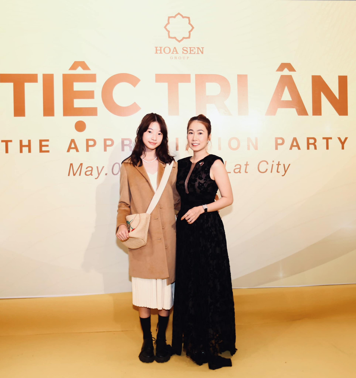 Con gái nữ MC lớn bổng, cao hơn mẹ ở tuổi 13. Thanh Thảo chia sẻ, bé Dâu gần như cao nhất nhà, chỉ kém bố một chút xíu nữa thôi.