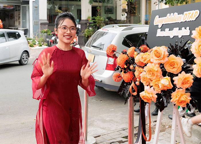 Năm 2022, nữ ca sĩ thành lập công ty giải trí và trở thành chủ tịch công ty khi mới 19 tuổi. Tuy bận rộn với việc công ty và ca hát nhưng Phương Mỹ Chi tiếp tục học đại học và nhập học vào tháng 9 tới.