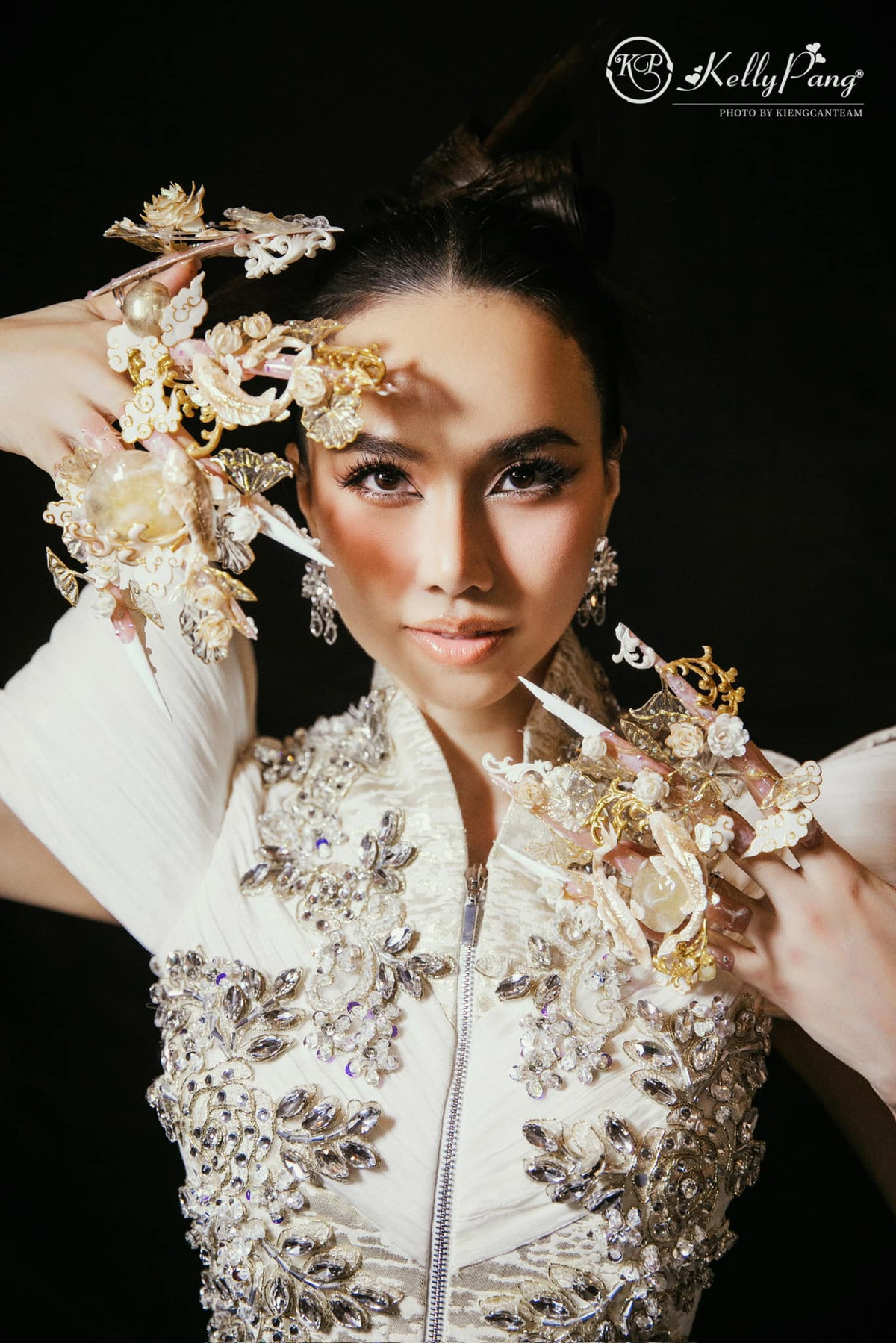 Cuộc sống hôn nhân hạnh phúc viên mãn cũng là bí quyết giúp bà mẹ hai con trẻ lâu, gương mặt lúc nào cũng toát lên vẻ đẹp rạng ngời.