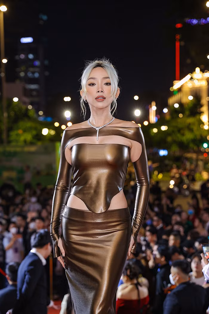 Nữ ca sĩ có mặt trong danh sách đề cử hạng mục Nữ ca sĩ của năm nhưng không thắng giải.