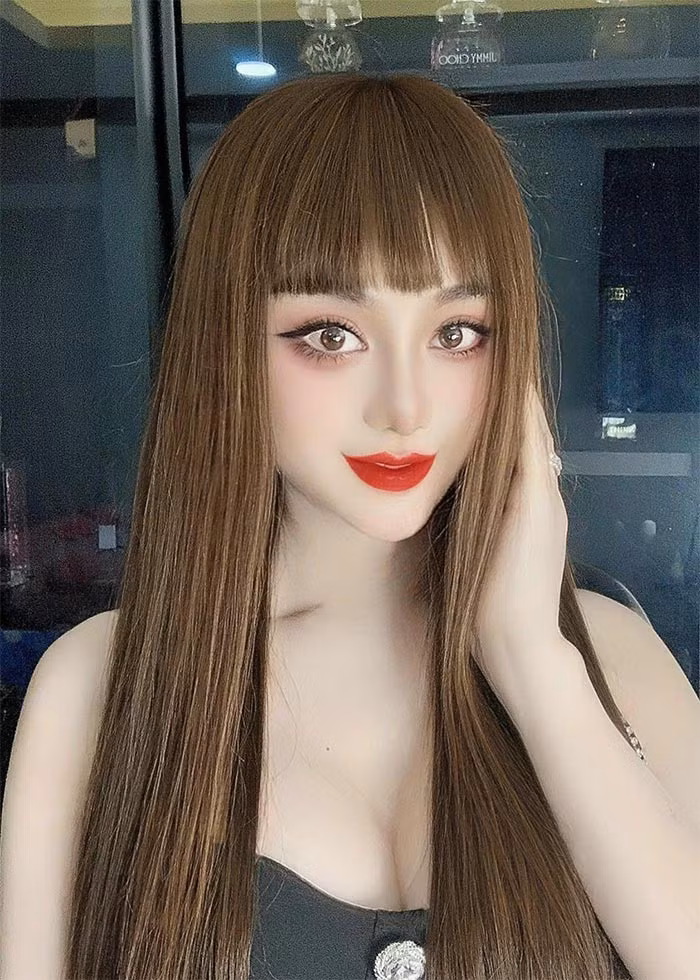 Để có được diện mạo mới này, nữ ca sĩ sinh năm 1977 đã bỏ ra 1 tỷ đồng tiền phẫu thuật thẩm mỹ. (Ảnh: FBNV)