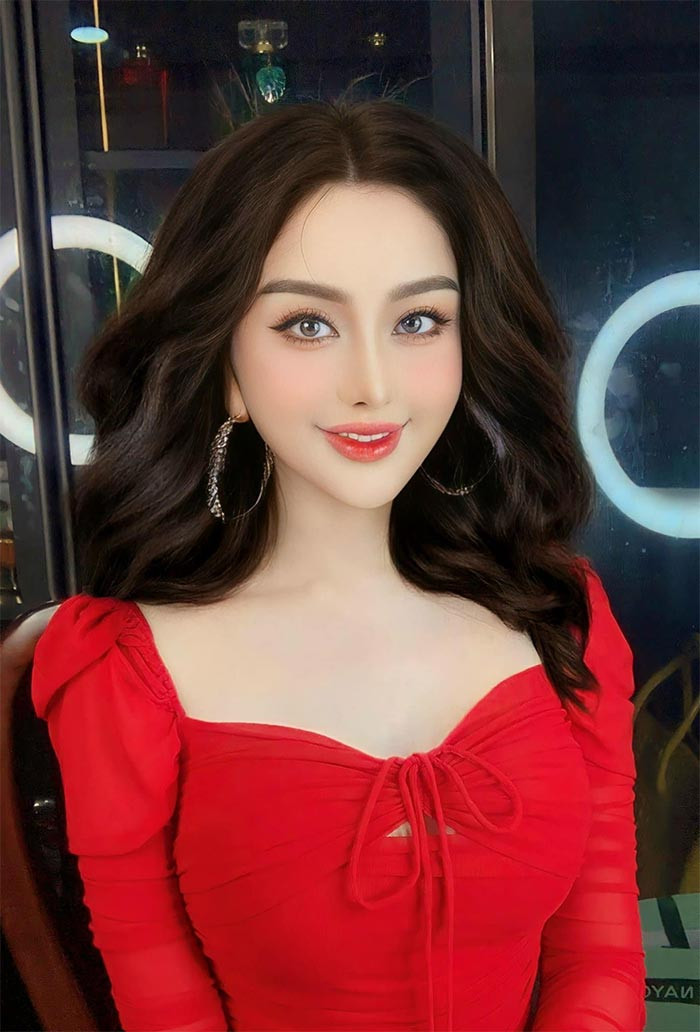 Lâm Khánh Chi nhiều lần dao kéo vì muốn ngoại hình của mình lúc nào cũng thật trẻ đẹp và căng tràn sức sống. (Ảnh: FBNV)