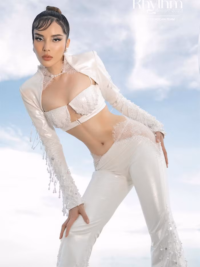 Sở hữu body chuẩn nên Kỳ Duyên rất đắt show người mẫu.