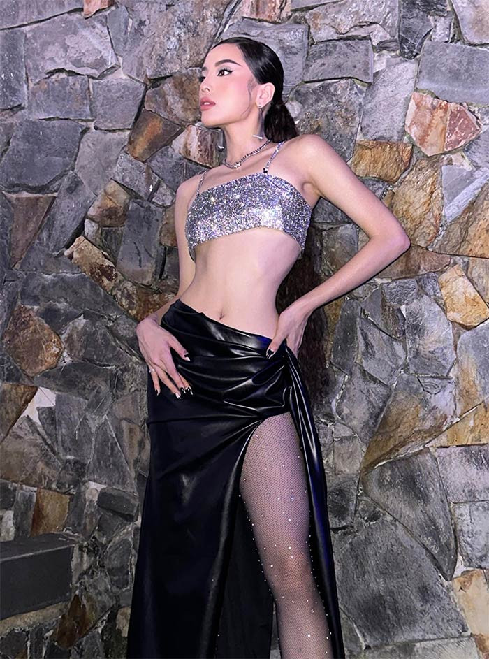 Tự tin với vòng eo con kiến nên Kỳ Duyên thường xuyên diện những trang phục khoe tối đa vòng hai.