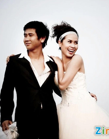 Sau 4-5 năm tìm hiểu, nàng ca sĩ và chàng nhạc sĩ tổ chức đám cưới vào năm 2009 và có hai con gái chung Hồ Khánh Hà (Mina) và Hồ Tú Anh (Misu). (Ảnh: Zing.vn)