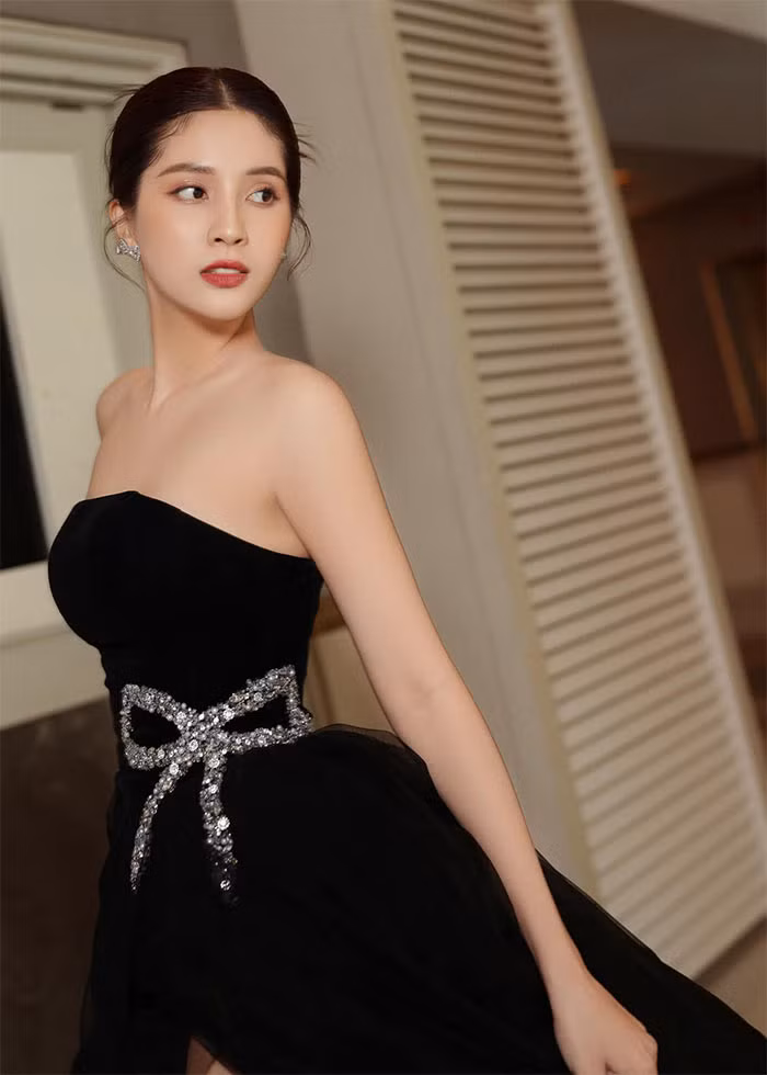 Đầu tháng 8/2021, hot girl sinh năm 1998 khiến Vbiz rúng động khi tiết lộ có con với nam ca sĩ Jack.