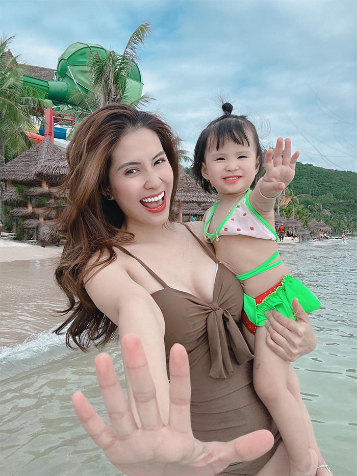 Công việc đều đặn hơn giúp Thiên An có điều kiện nuôi dạy con gái Yên Đan (Sol) - con chung của cô với Jack đầy đủ hơn.