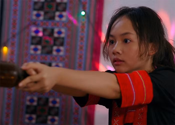 Diễn xuất của Hồng Nhung trong "Cuộc chiến không giới tuyến" được khán giả khen ngợi. (Ảnh: FBNV)