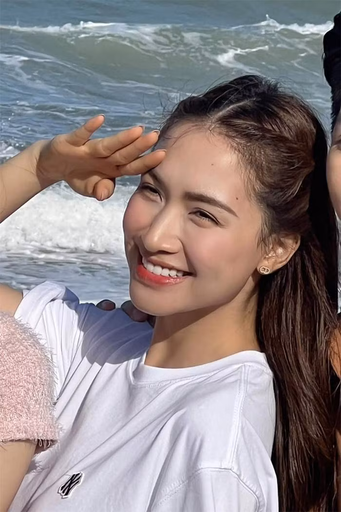 "Hòa và anh Hải chưa đăng ký kết hôn, chưa cưới nên không phải ra tòa giải quyết vấn đề gì cả. Hòa cũng không đòi hỏi và không nhận bất cứ thứ gì sau chia tay", nữ ca sĩ chia sẻ.