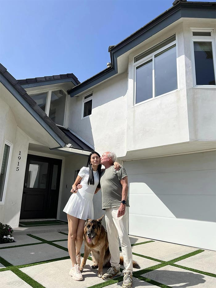 Ngay sau khi tái hợp, Cổ Ngân đã bay sang Mỹ sống cùng tỷ phú người Mỹ.