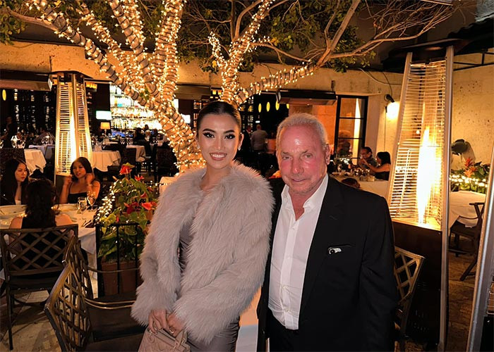 Người mẫu 29 tuổi đang tận hưởng cuộc sống sang chảnh bên người tình hơn cô 46 tuổi.