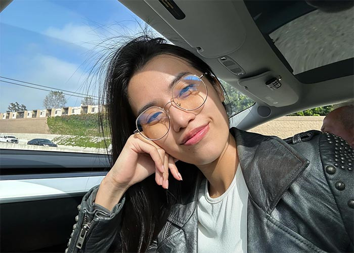 Nữ người mẫu rất hạnh phúc trong thời gian tái hợp người tình tỷ phú.