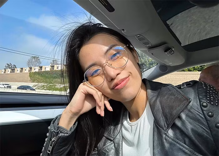 Nữ người mẫu rất hạnh phúc trong thời gian tái hợp người tình tỷ phú.