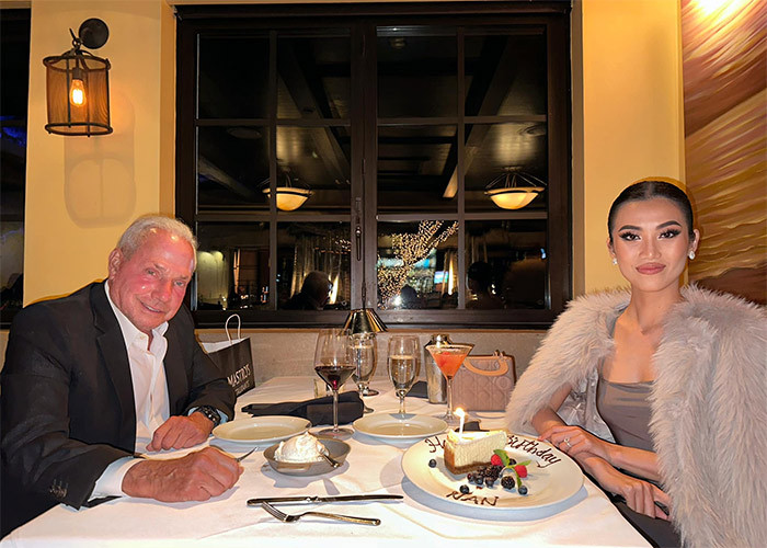 Cổ Ngân dự định ở lại Mỹ vài tháng cùng bạn trai để xem tình cảm của hai bên sau khi chia tay một thời gian sẽ như thế nào.