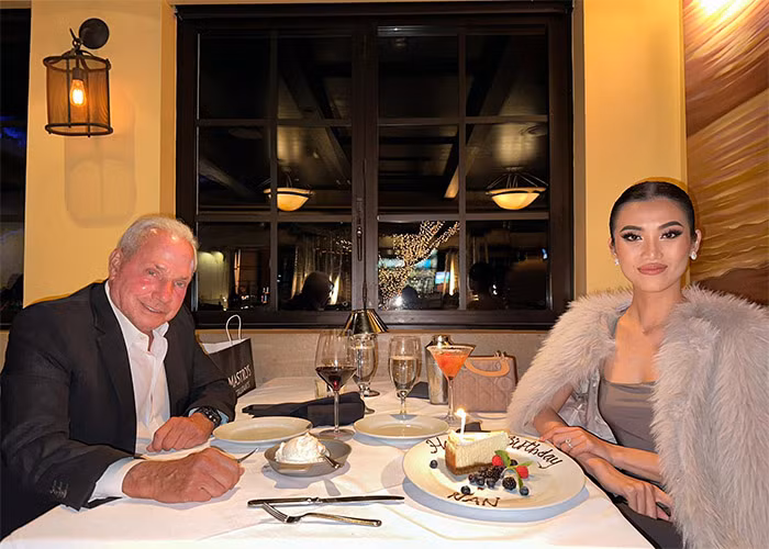 Cổ Ngân dự định ở lại Mỹ vài tháng cùng bạn trai để xem tình cảm của hai bên sau khi chia tay một thời gian sẽ như thế nào.