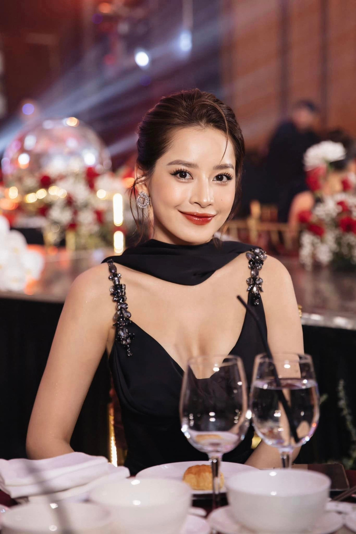 Theo Zing, chương trình xếp hạng dựa trên bình chọn của khán giả trường quay nên thí sinh nước ngoài (bao gồm Chi Pu) gặp bất lợi lớn.