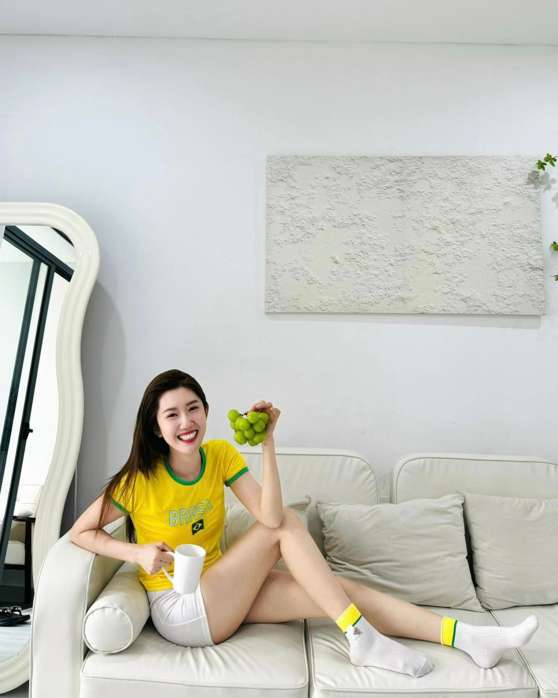 Ngày càng thành công và xinh đẹp cũng như từng vướng nhiều tin đồn tình cảm, thế nhưng Thúy Ngân hiện vẫn lẻ bóng.