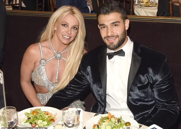 Có thông tin chia sẻ với TMZ rằng, Asghari đã nghi ngờ Britney lừa dối anh ta để cặp kè với một nhân viên quản gia tại ngôi nhà của họ ở Nam California. (Ảnh: Getty Images)